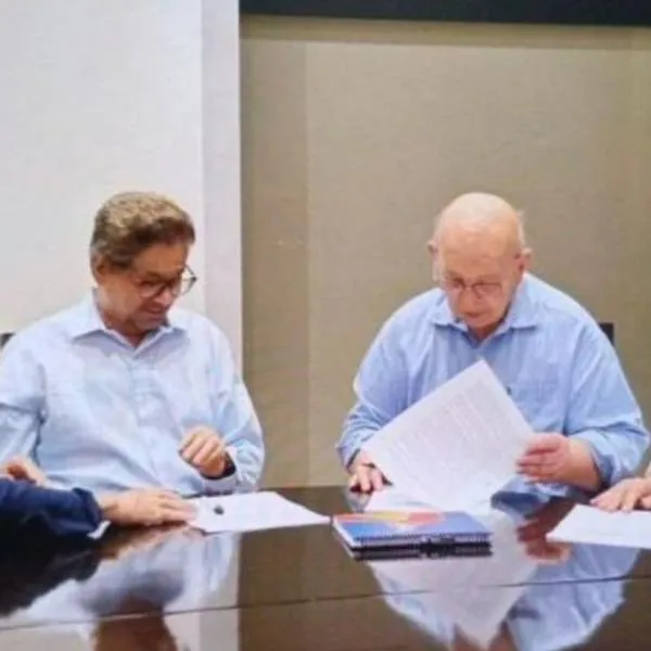 Críticas por aparición de 'Iván Márquez' firmando diálogos con el Gobierno Petro