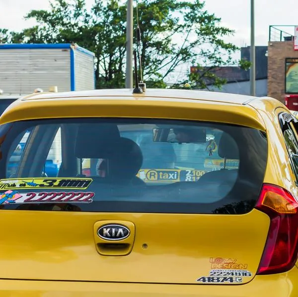 Extraña desaparición de hombre en Bogotá: su hermano le prestó un taxi y no se volvió a saber nada de él. El propietario pide que aparezca el carro. 