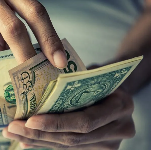 Dicen si comprar y vender dólares es buen negocio hoy con precio al que llegó