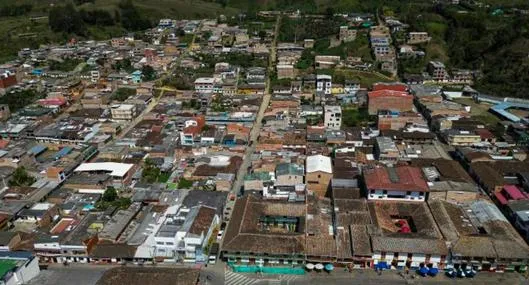 “El hombre entró al bar, se tomó una cerveza y luego mató a tres personas a tiros”: así fue matanza en Urrao