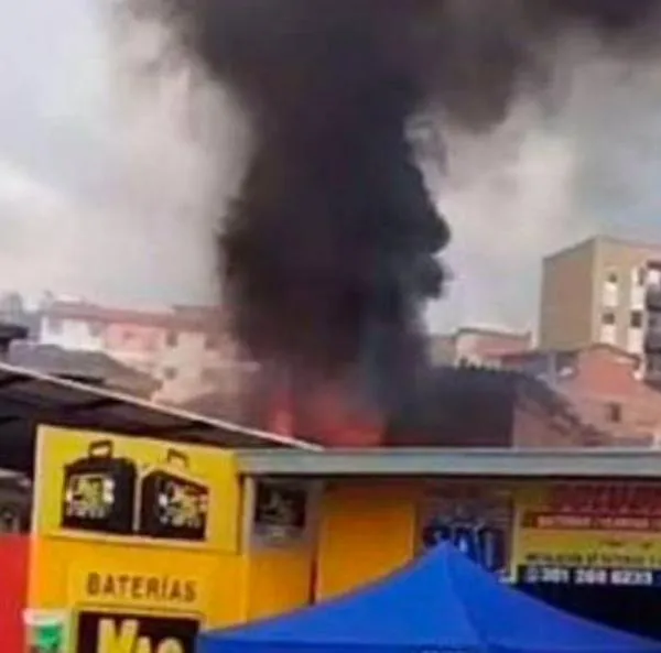 Momentos de pánico por incendio en Marinilla, Antioquia; hay un menor herido y varios locales afectados