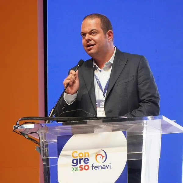 Fenavi reclama seguridad a Gustavo Petro para cuidar producción de huevo y pollo