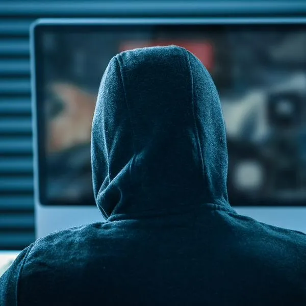 Capturan a presuntos ciberdelincuentes que habrían robado $313 millones en compras