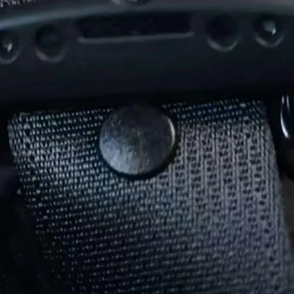 Foto de cinturón de carro, en nota de qué función tiene el botón del cinturón de seguridad del carro 