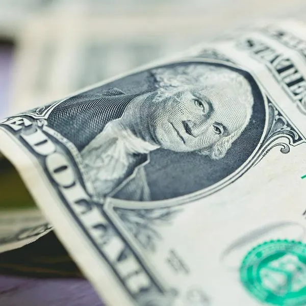 El precio del dólar en Colombia hoy, viernes 7 de junio de 2024, cerró con una leve caída, pese a iniciar el día con una fuerte alza. Acá, detalles.