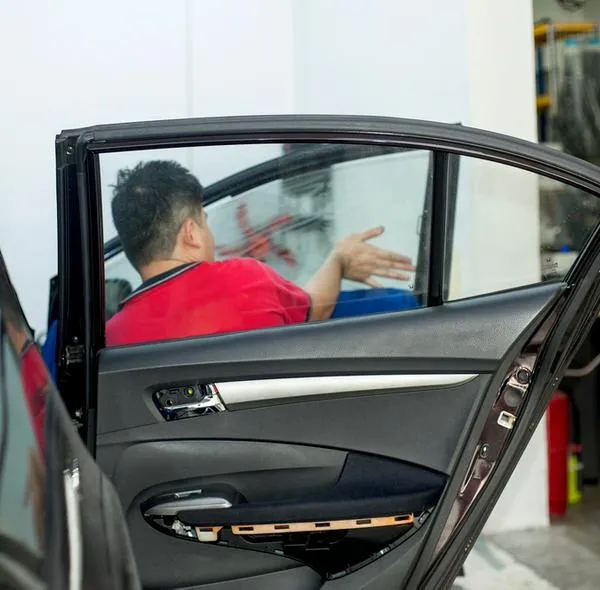 Qué pasa cuando el vidrio del carro no sube. 