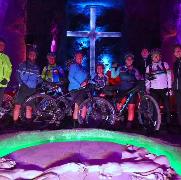 Foto de biciexperiencia, en nota sobre Catedral de Sal de Zipaquirá y cómo hacer el recorrido subterráneo en bicicleta