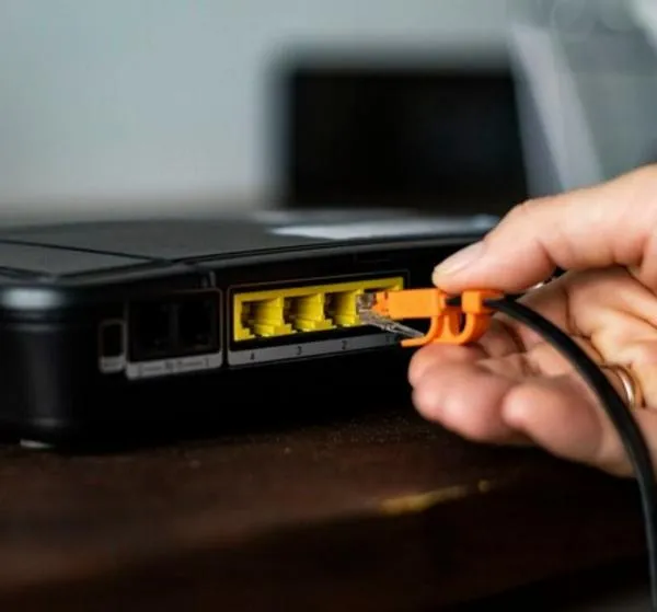 Modem de internet. En relación con velocidad en la casa.
