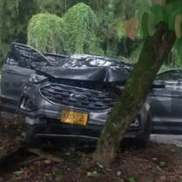 Aparatoso accidente en la vía Armenia – El Caimo