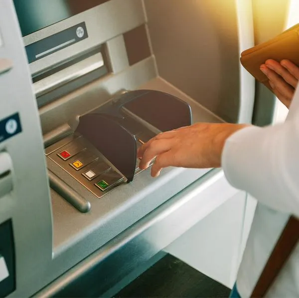 Cómo reclamar por recibir un billete roto en un cajero.