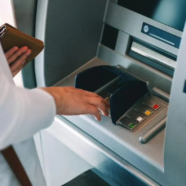 Cajeros automáticos bancos y qué hacer si plata no sale, pero la descuentan