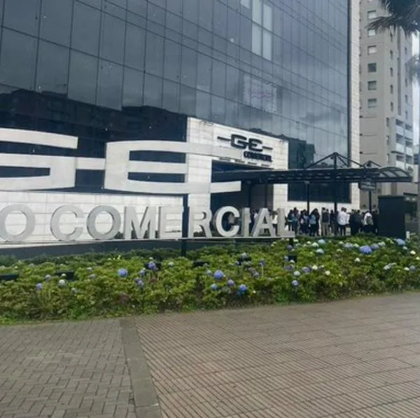Centro comercial Gran Estación en Bogotá fue evacuado por paquete sospechoso. Hay pánico en el lugar que estaba lleno de visitantes. 