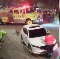Accidente de tránsito con Mazda CX5 en Medellín dejó a habitante de calle muerto