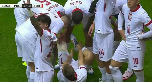 Selección de Polonia perdió una de sus estrellas, que se lesionó celebrando el gol que anotó: video y qué le pasó