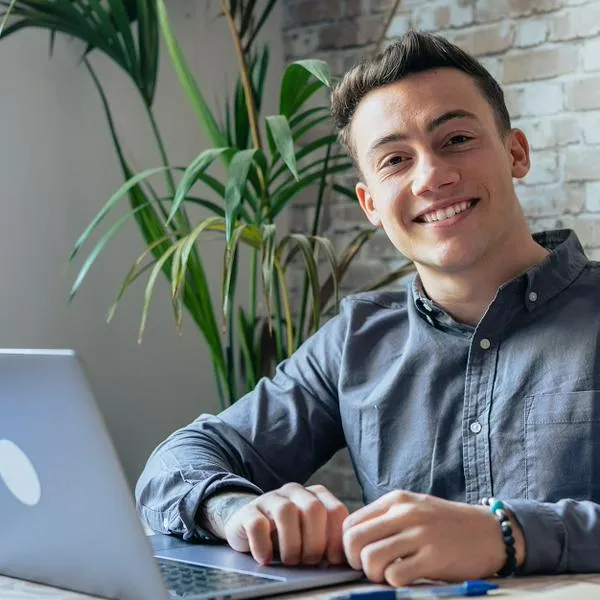 El Sena sorprendió y lanzó varias ofertas de empleo para trabajar desde casa: reveló de cuántos son los salarios, requisitos y fecha límite para aplicar.