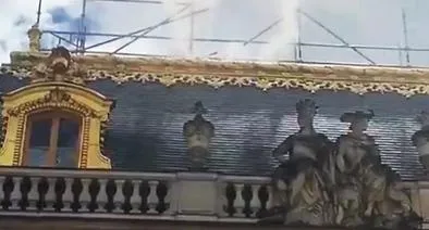 Incendio en Palacio de Versalles, Francia, hoy martes 11 de junio de 2024.