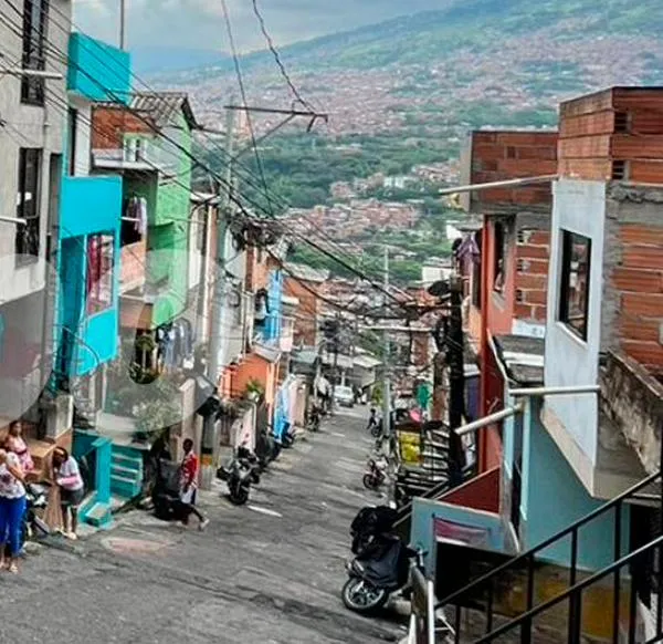 Hombre que habría intentado atacar a policías con un cuchillo terminó herido de bala