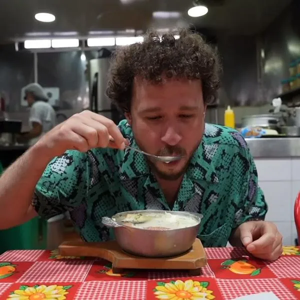 Luisito Comunica probó la changua en Bogotá, Colombia, y su reacción lo dijo todo: video y qué dijo