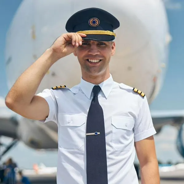 Por qué aerolíneas como American Airlines prohíben que sus pilotos tengan barba
