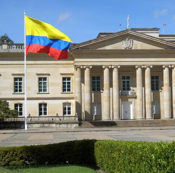 Por qué se les dice presidentes a expresidentes en Colombia.