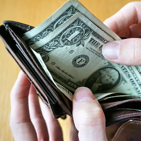 Así se está vendiendo y comprando el dólar en casas de cambio de Colombia hoy, tras superar la barrera de los $ 4.000, que no se veía desde 2023.