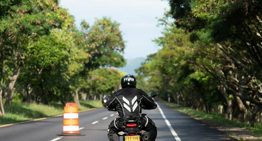 Advierten a dueños de motos en Colombia: estas son las motos que no pueden circular en autopsitas de ciudades o en las carreteras del país.