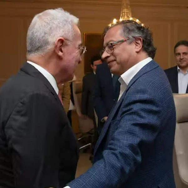 Uribe le responde a Petro por tema Mancuso: “Será que se siente colega de bandidos”