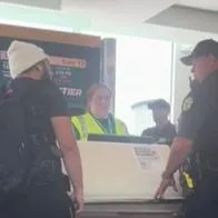 Hombre intentó truco de TikTok y terminó expulsado del aeropuerto