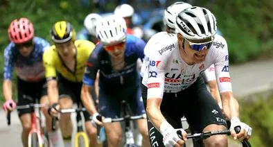 Ciclismo, que ahora tendrá tarjetas amarillas y rojas, como en el fútbol; así funcionará