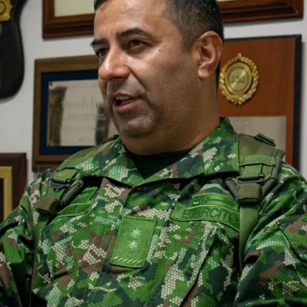 Sale Óscar Vera, exjefe de inteligencia militar y experto.