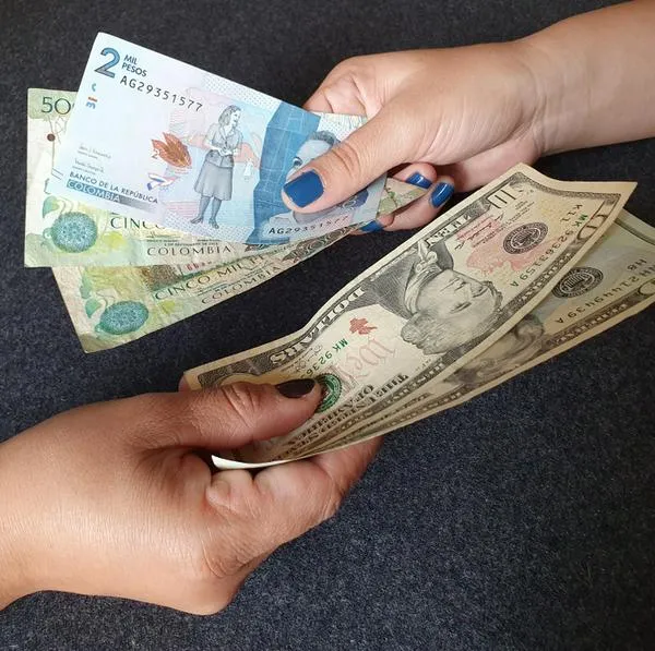 Dólar hizo que peso colombiano se fuera al piso y hubo decisión de Gustavo Petro