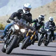 Foto de motociclistas, en nota de cuánto tiempo se puede usar una moto sin parar en datos de seguridad sin dañarla