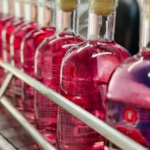 Aguardiente Rosado estará disponible en todas las fiestas de mitad de año