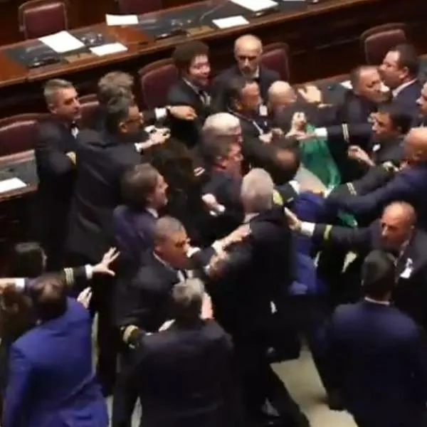 Pelea en el parlamento italiano. 