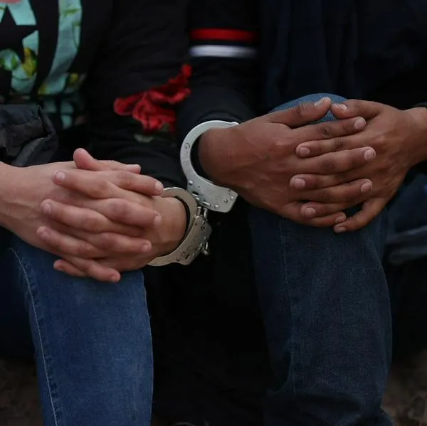Cae red que vendía documentos falsos a colombianos para trabajar en Francia