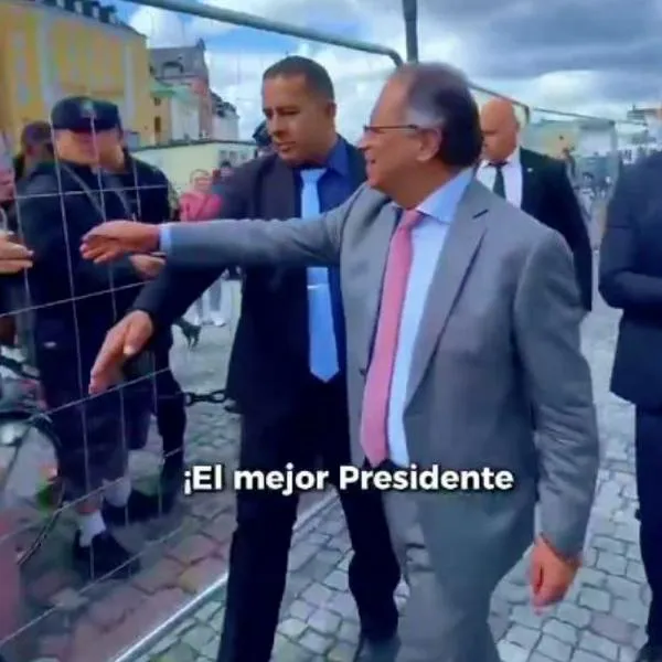 Petro fue recibido por apenas un puñado de colombianos en su visita a Suecia