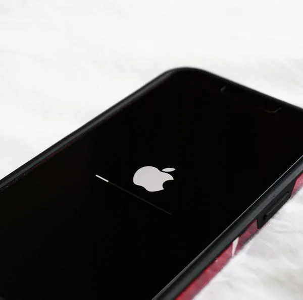 ¿Qué es mejor apagar o reiniciar el celular? 