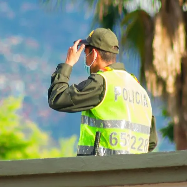 Patrullero de la Policía encontró muerto a su papá en Bogotá y con señales de violencia. El fallecimiento estaría relacionado con el robo de un dinero. 
