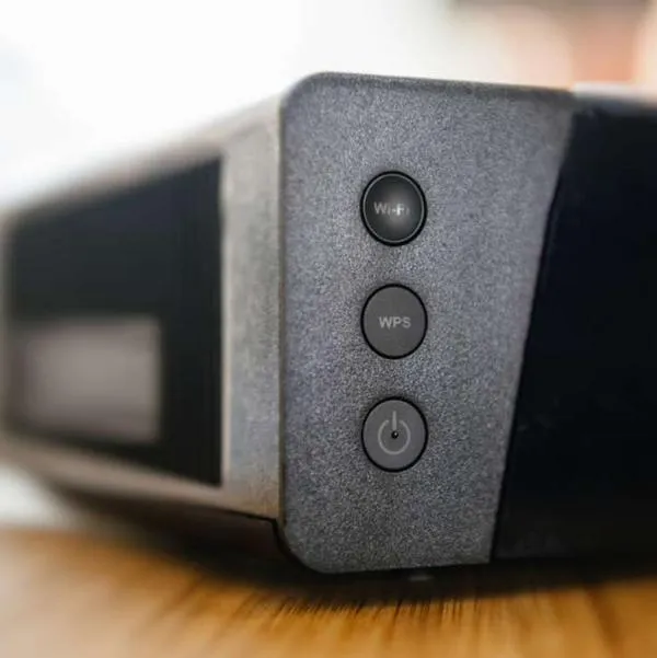 Foto de router, en nota de qué significa y para qué sirve botón wps del módem que tienen Claro, ETB y más