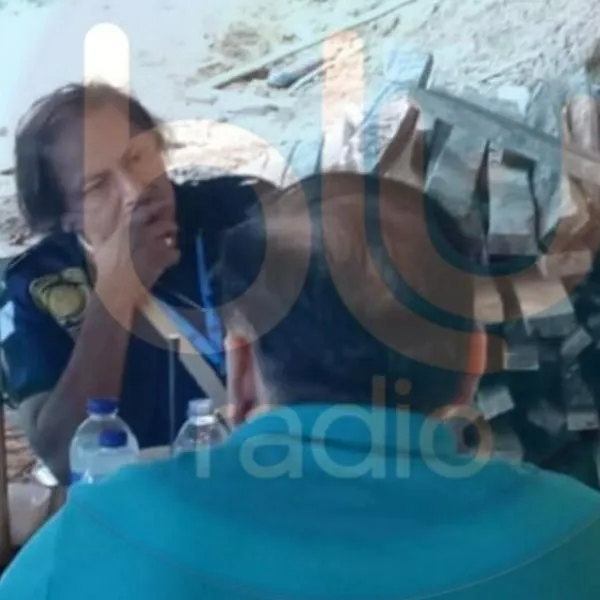 Las fotos del hermano de Petro reunido con alias 'Camilo', cabecilla de Autodefensas de la Sierra
