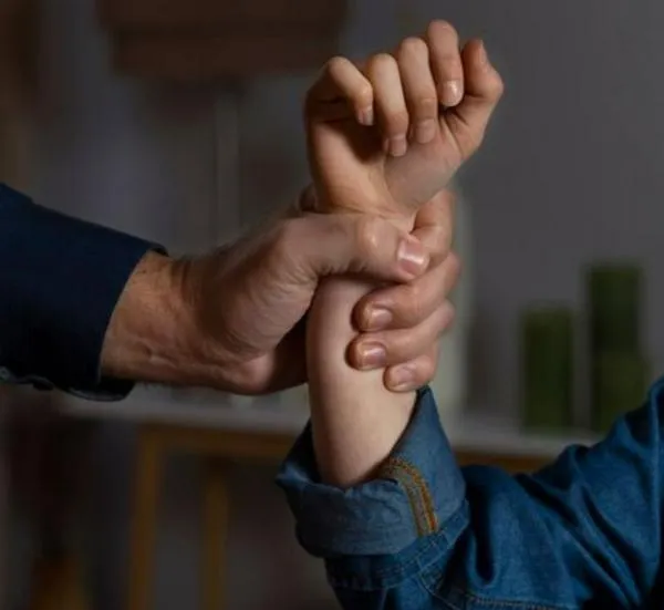 Caso de intolerancia: hombre golpeó a niño de 8 años por pelea de su hijo
