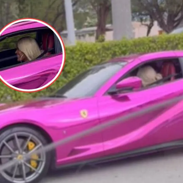 Karol G podría quedar vetada de Ferrari por personalizar de rosado el suyo 