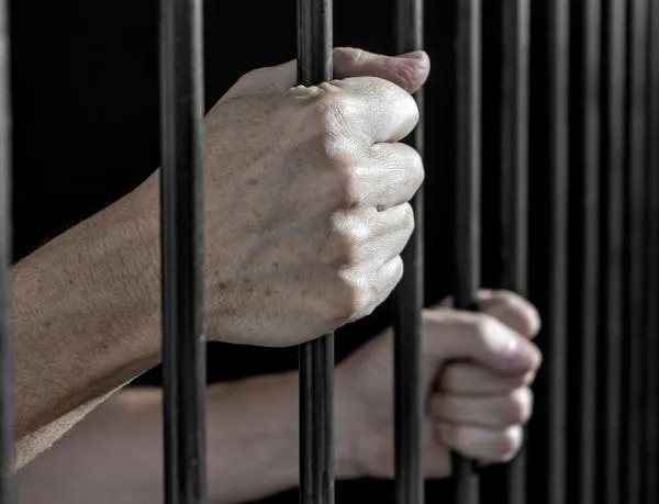Condenan al hombre que abusó sexualmente de su hijastro de 19 meses en Bello