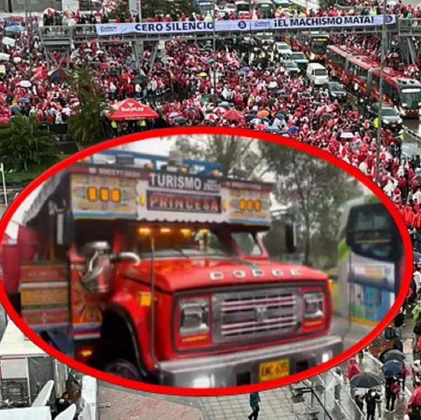 Caravana de hinchas de Santa Fe, antes de la final. 