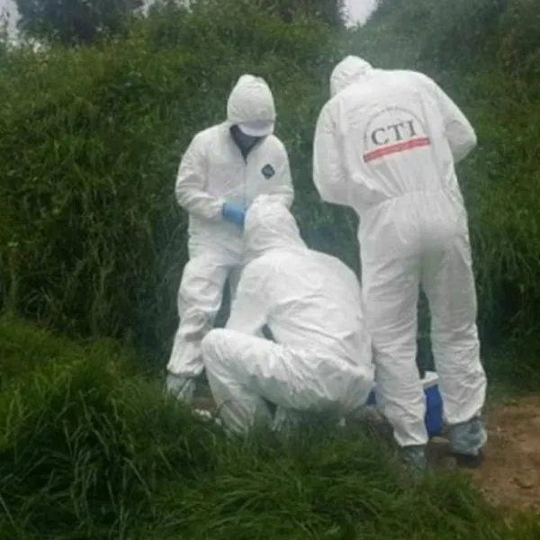 Macabro hallazgo en Bogotá: encuentran cuerpo de hombre en estado de descomposición y cerca de un sector exclusivo donde hay varios clubes y condominios. 