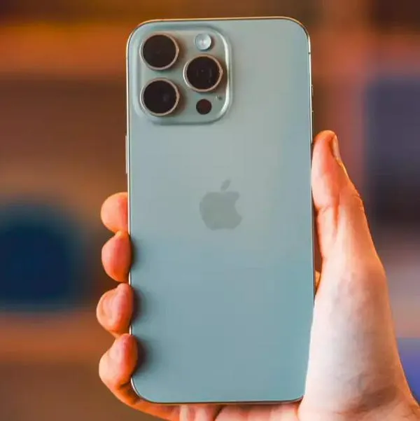 Para dueños de iPhone, inteligencia artificial de Siri no llegaría este año