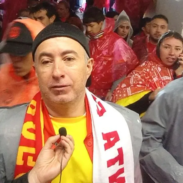 Hinchas de Santa Fe, que felicitaron al Bucaramanga, campeón de Liga Betplay 2024-I