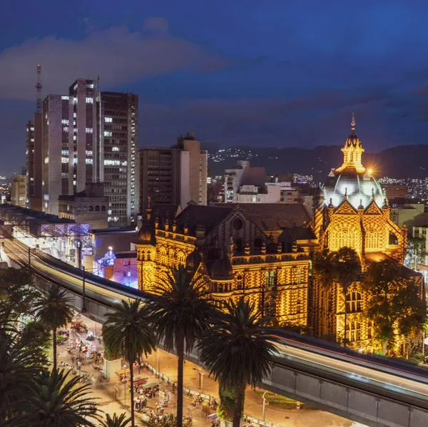Agente de migración de EE. UU. murió en hotel de Medellín; iba con una mujer