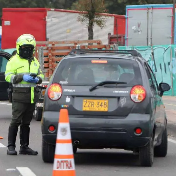 Propuesta en el Concejo busca dar hasta el 80 % de descuento en comparendos a conductores en Bogotá