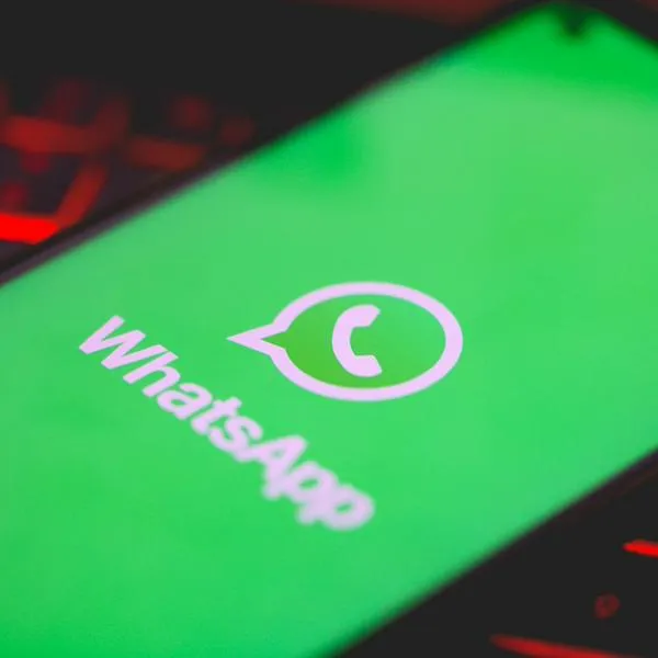 ¿Cómo activar el modo intensamente en WhatsApp? 